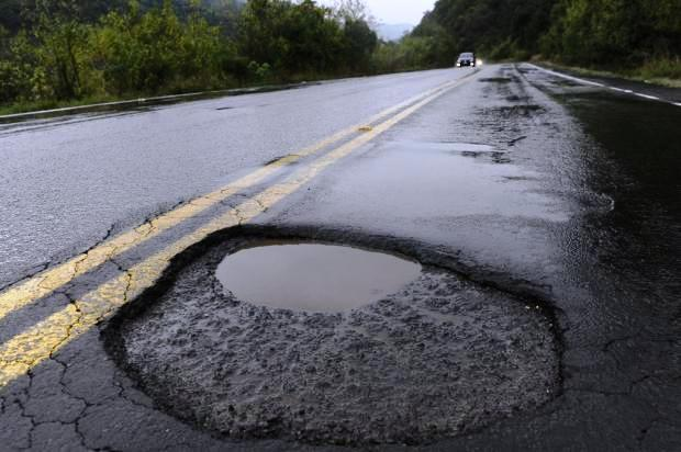 buracos-na-estrada-o-que-fazer.png