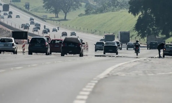 carros na estrada